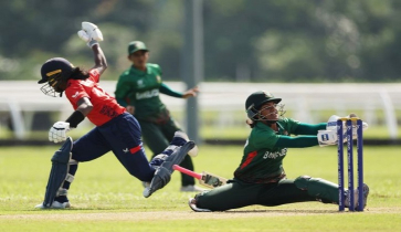 সুপার ওভার ইংল্যান্ডকে হারালো বাংলাদেশের মেয়েরা